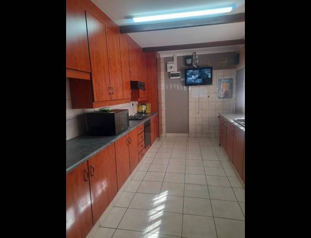 2 BEDROOM PROPERTY TO RENT IN SOUTH CREST